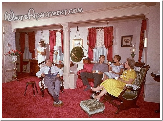 Walt, Lillian and the kids... - WaltsApartment.com